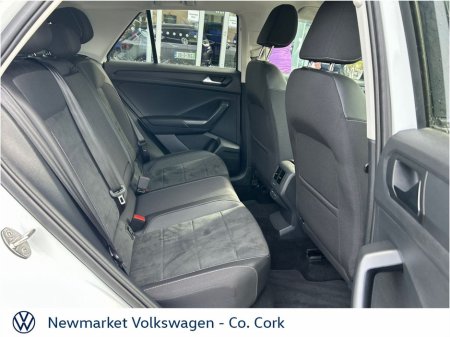 2024 Volkswagen T-Roc - view 4