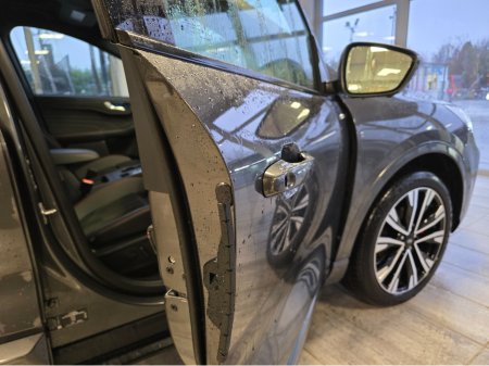 2025 Ford Kuga ST-LINE X PAN ROOF €42,900 thumbnail