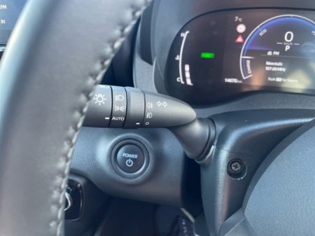 2025 Toyota Yaris - thumbnail 8