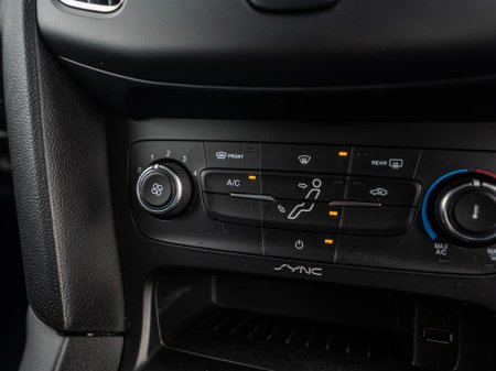 2015 Ford Focus - thumbnail 22