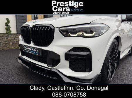2022 BMW X5 XDRIVE 45E M SPORT AUTO,M PERFORMANCE BODY KIT,ALPINE WHITE,PLUS PACK,TECH PACK,HEAD UP DISPLAY,HEATED LEATHER,APPLE CAR PLAY,ADJUSTABLE SUSPENSION,CAMERAS,FACTORY UP GRADED BRAKES,FBMWSH,HIGH SPEC €64,950 thumbnail
