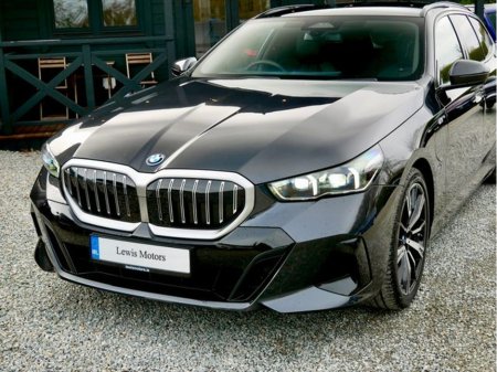 2025 BMW 5 Series - thumbnail 9