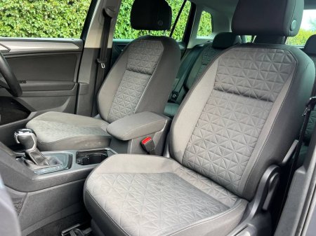 2022 Volkswagen Tiguan LIFE 1.4 TSI PLUG-IN HYBRID // FULL SERVICE HISTORY // APPLE CARPLAY/ANDROID AUTO // ADAPTIVE CRUISE CONTROL €28,950 thumbnail