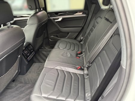 2019 Volkswagen Touareg V6 R-LINE TECH 3.0 TDI **286 BHP**REVERSE CAMERA**BODY KIT**BLACK PACK**XENONS**MEMORY SEATS**FSH**MINT** €52,750 thumbnail