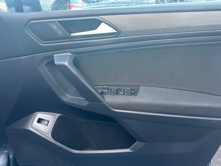 2023 Volkswagen Tiguan Allspace 2.0 TDI 150HP Life €38,950 thumbnail