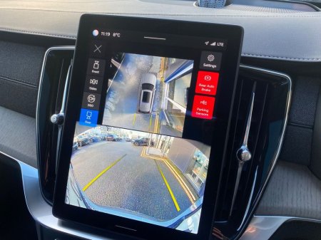 2025 Volvo XC90 *Ultra* T8 PHEV AWD Auto €82,900 thumbnail