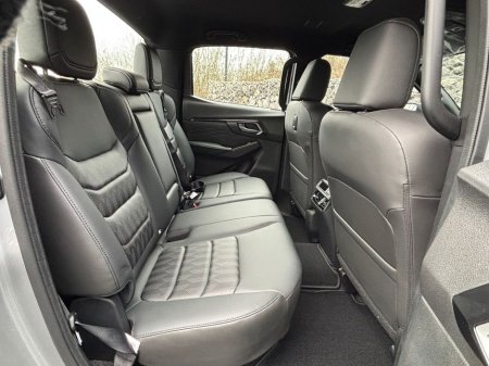 2025 Isuzu D-MAX V-CROSS AUTO DCB €49,789 thumbnail