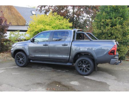 2025 Toyota Hilux Invincible X * Roll cover and bars inc €66,358 thumbnail