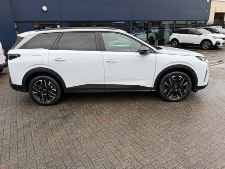 2025 Peugeot 5008 - view 3