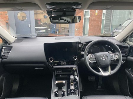 2025 Lexus NX 450 h+ - thumbnail 15