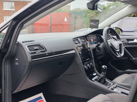 2018 Volkswagen Golf 1.0 TSI 115HP R-Line €18,999 thumbnail