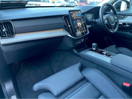 2025 Volvo XC90 CORE T8 PHEV AWD AUTO thumbnail