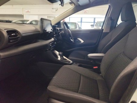 2024 Toyota Yaris - thumbnail 6