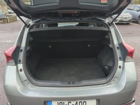 2018 Toyota Auris AURIS HYBRID LUNA SPORT €17,950 thumbnail