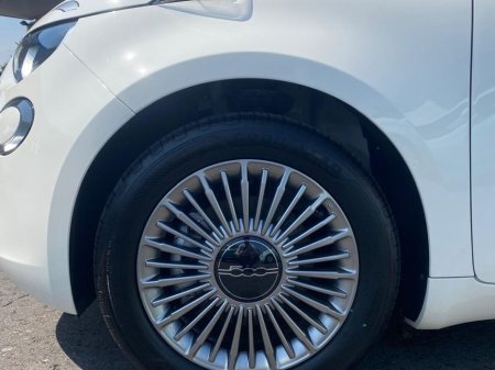 2025 Fiat 500e Icon EV 320km Range €19,950 thumbnail