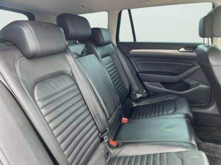 2019 Volkswagen Passat - thumbnail 15