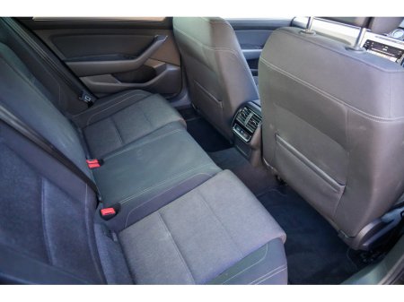2019 Volkswagen Passat - thumbnail 4