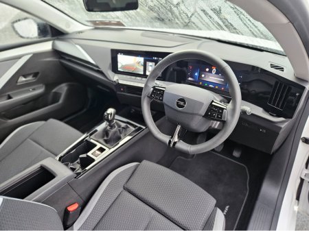 2025 Opel Astra ELEGANCE 1.2 110PS €28,950 thumbnail