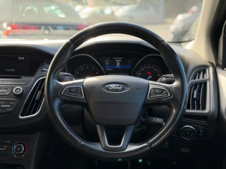 2017 Ford Focus - thumbnail 8
