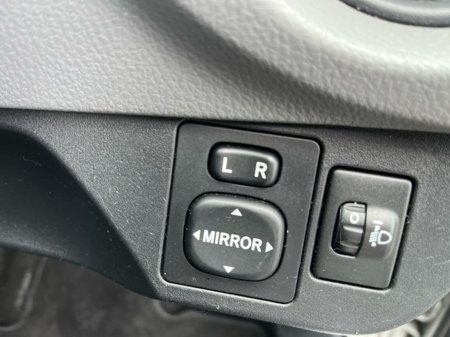 2015 Toyota Yaris YARIS 1.0 5DR TERRA MC €9,950 thumbnail