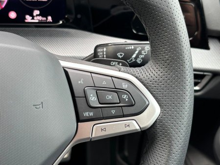 2025 Volkswagen Golf GTE TSI MK 8.5 LONGER RANGE €41,995 thumbnail