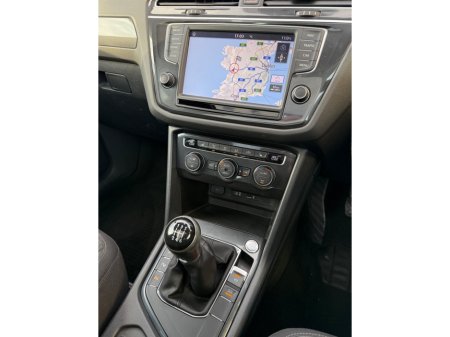 2017 Volkswagen Tiguan - thumbnail 14