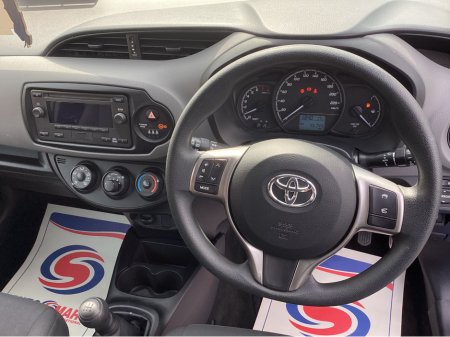 2020 Toyota Yaris - thumbnail 11
