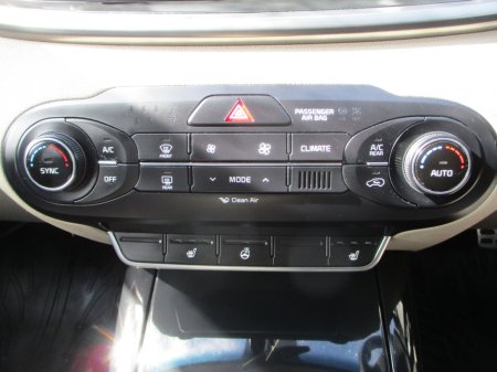 2017 Kia Sorento - thumbnail 19