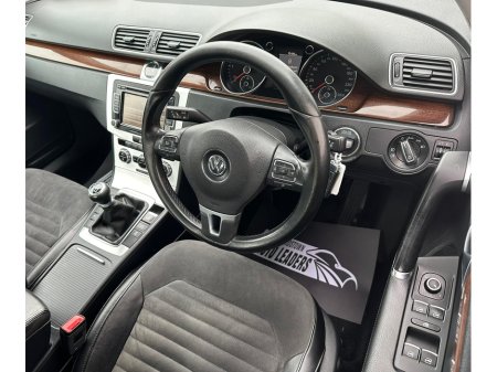 2012 Volkswagen Passat - thumbnail 18