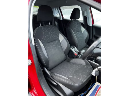 2018 Peugeot 2008 - thumbnail 5