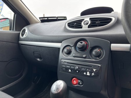 2011 Renault Clio 1.2 16V ETHANOL ROYALE ECO €3,450 thumbnail