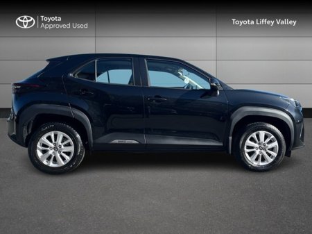 2023 Toyota Yaris Cross - thumbnail 3