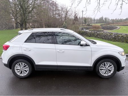 2018 Volkswagen T-Roc DESIGN 1.0 TSI MANUAL 6SPEED FWD 115HP 5DR €16,995 thumbnail