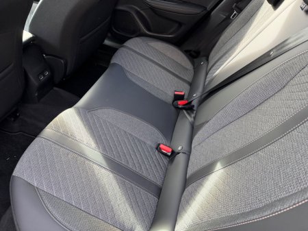 2025 Peugeot 2008 - thumbnail 8