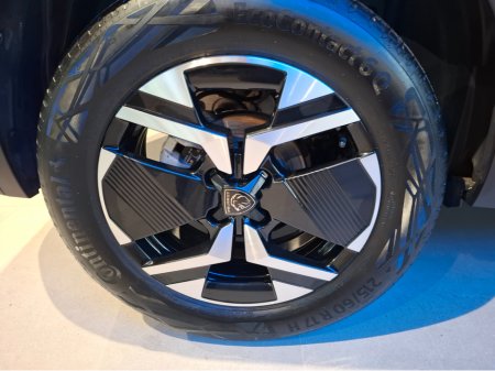 2024 Peugeot 2008 ALLURE 1.2 PURETECH MY23 €28,500 thumbnail