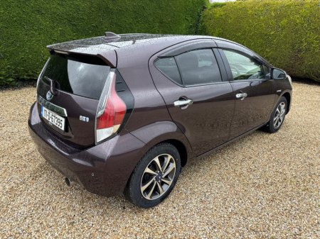 2017 Toyota Aqua - thumbnail 2