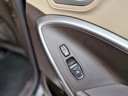 2017 Hyundai Santa Fe - thumbnail 28