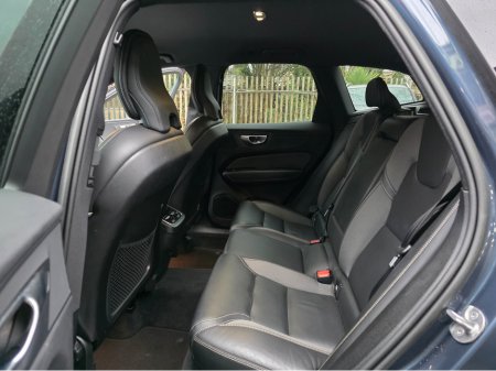 2023 Volvo XC60 2.0 B4 PLUS DARK AUTO. HUGE SPEC. FINANCE ARRANGED. SIMI. AA APPROVED. €42,950 thumbnail