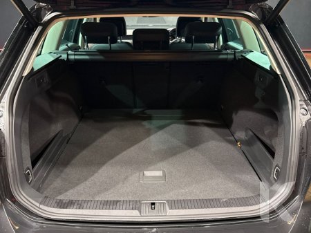 2018 Volkswagen Passat ESTATE - 1.4L TSI AUTOMATIC - HALF LEATHER UPHOLSTERY - REVERSE CAMERA/PARKING RADAR - CRUISE CONTROL €20,950 thumbnail