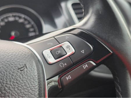 2017 Volkswagen Golf ( 172 REG ) NEW MODEL 1.2 TSI CARPLAY ANDROIDAUTO  LANE ASSIST  ALLOYS €15,450 thumbnail