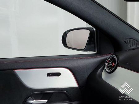 2025 Mercedes-Benz GLA Class GLA250e AMG Line Executive Exclusive Edition thumbnail