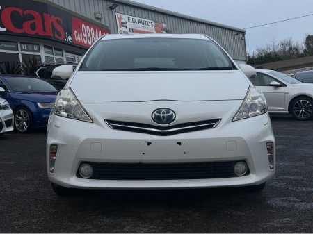 2014 Toyota Prius Alpha - thumbnail 3