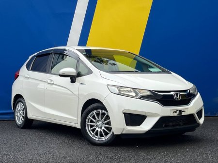 2016 Honda Fit F-PACKAGE 1.5 HYBRID // 2 YEAR NCT // REVERSE CAMERA // DIGITAL CLIMATE CONTROL