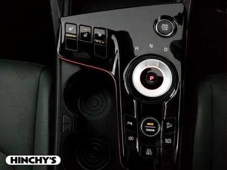 2025 Kia Sportage Plug-in Hybrid €45,900 thumbnail