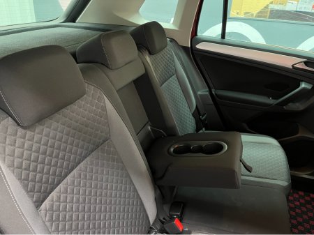 2019 Volkswagen Tiguan €25950! 2019 VOLKSWAGEN TIGUAN TDI 4MOTION COMFORT LINE 2.0 AUTOMATIC / CRUISE CONTROL / 360° PARKING CAMERA AND MORE €25,950 thumbnail