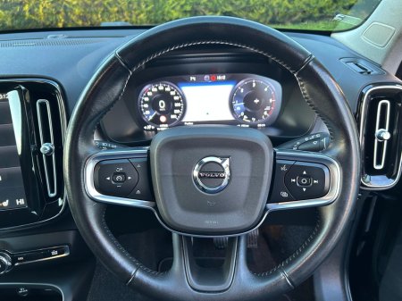 2020 Volvo XC40 D3 MOMENTUM 5DR €27,750 thumbnail