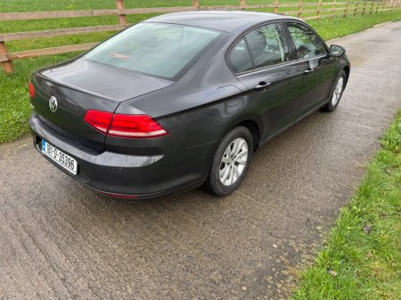 2018 Volkswagen Passat - thumbnail 5