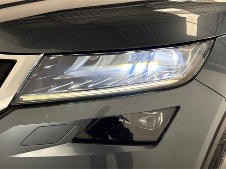 2018 Skoda Kodiaq STYLE 2.0 TDI 150HP DSG**7 SEATER**PANORAMIC SUNROOF**BLACK LEATHER INTERIOR**TOUCH SCREEN MEDIA DISPLAY**REVERSE CAMERA**PARKING SENSORS**DUAL CLIMATE CONTROL**APPLE CARPLAY** €23,995 thumbnail