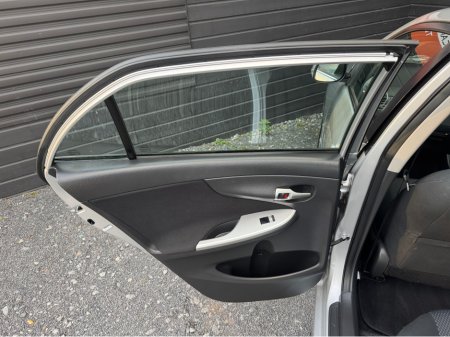 2013 Toyota Corolla - thumbnail 18