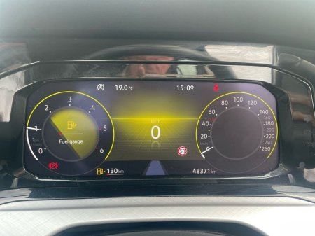 2024 Volkswagen Golf 2.0 TDI 115HP Life €27,475 thumbnail